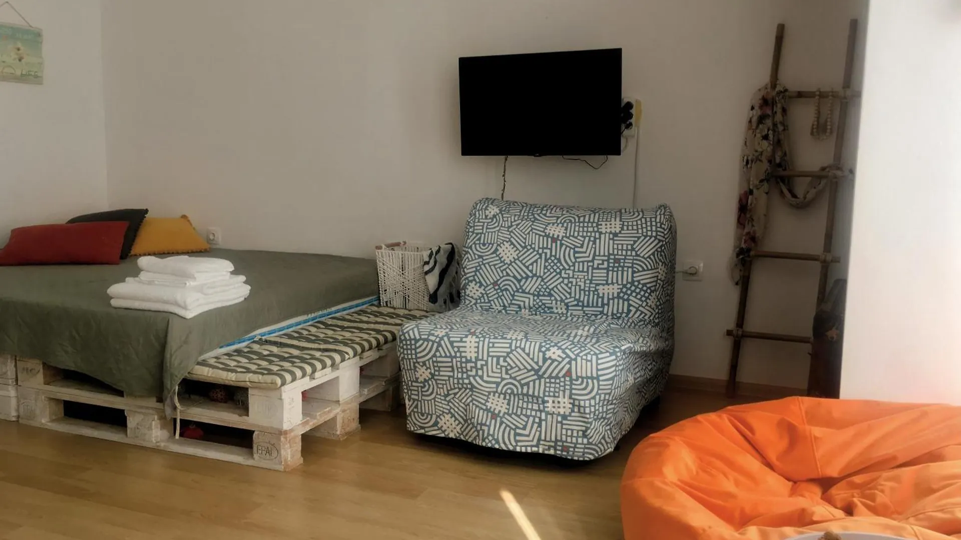 Astell Superior Studio Μπουργκάς 0*,  Βουλγαρία